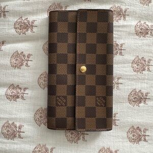 Louis Vuitton Damier Ebene Pattern Sarah Wallet
